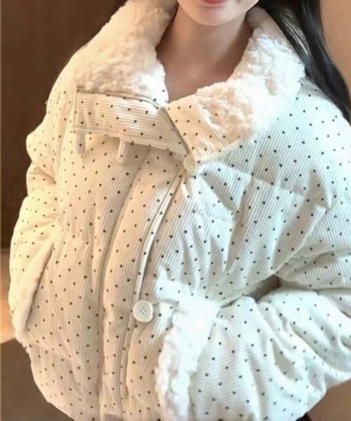 Nia(ニア)の「Nia(ニア)/ドット柄 中綿ジャケット(ダウンジャケット/コート・レディース・ホワイト・MEDIUM/SMALL)」の5枚目の写真