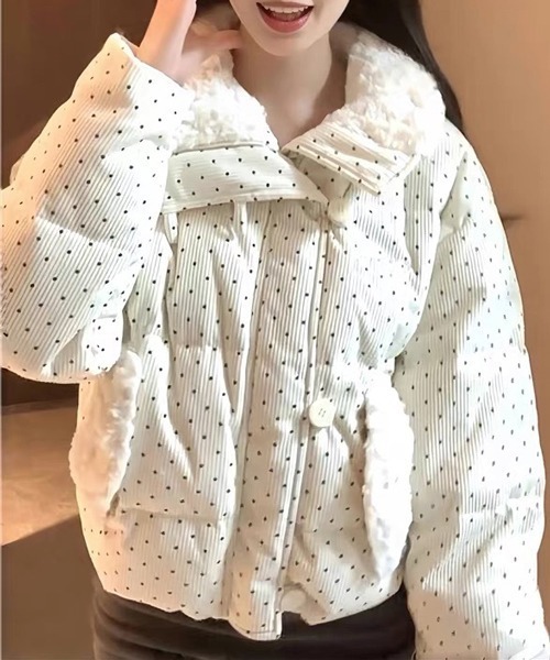 Nia(ニア)の「Nia(ニア)/ドット柄 中綿ジャケット(ダウンジャケット/コート・レディース・ホワイト・MEDIUM/SMALL)」の7枚目の写真