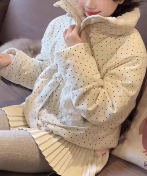 Nia(ニア)の「Nia(ニア)/ドット柄 中綿ジャケット(ダウンジャケット/コート・レディース・ホワイト・MEDIUM/SMALL)」の12枚目の写真