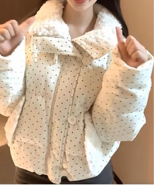 Nia(ニア)の「Nia(ニア)/ドット柄 中綿ジャケット(ダウンジャケット/コート・レディース・ホワイト・MEDIUM/SMALL)」の8枚目の写真
