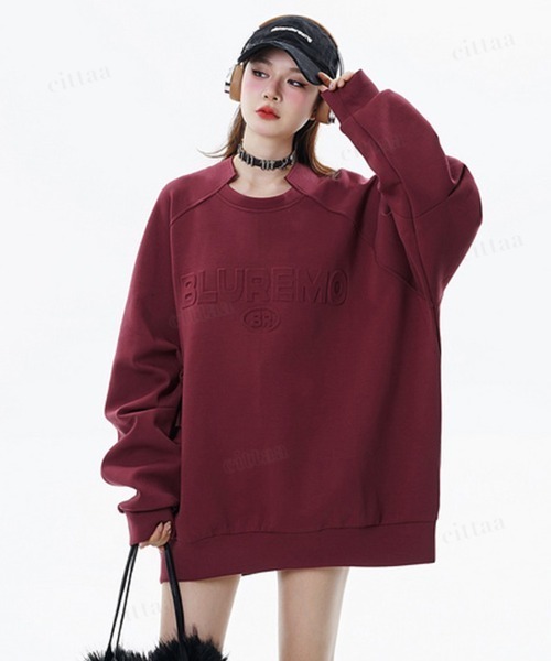 Dalfwin(ダールフィン)の「韓国ファッション BLUREMO変形襟エンボス加工ロゴスウェット(スウェット・レディース・ブラック/ワインレッド・FREE)」の12枚目の写真