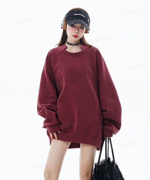 Dalfwin(ダールフィン)の「韓国ファッション BLUREMO変形襟エンボス加工ロゴスウェット(スウェット・レディース・ブラック/ワインレッド・FREE)」の14枚目の写真