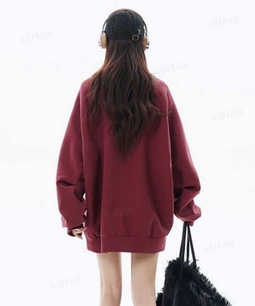 Dalfwin(ダールフィン)の「韓国ファッション BLUREMO変形襟エンボス加工ロゴスウェット(スウェット・レディース・ブラック/ワインレッド・FREE)」の15枚目の写真