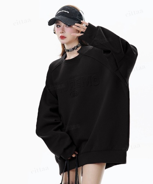 Dalfwin(ダールフィン)の「韓国ファッション BLUREMO変形襟エンボス加工ロゴスウェット(スウェット・レディース・ブラック/ワインレッド・FREE)」の17枚目の写真