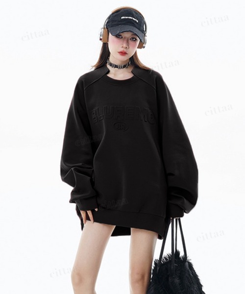 Dalfwin(ダールフィン)の「韓国ファッション BLUREMO変形襟エンボス加工ロゴスウェット(スウェット・レディース・ブラック/ワインレッド・FREE)」の20枚目の写真