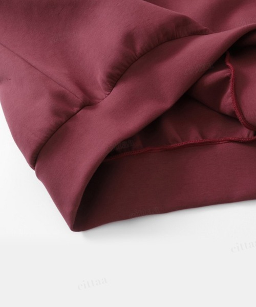 Dalfwin(ダールフィン)の「韓国ファッション BLUREMO変形襟エンボス加工ロゴスウェット(スウェット・レディース・ブラック/ワインレッド・FREE)」の5枚目の写真