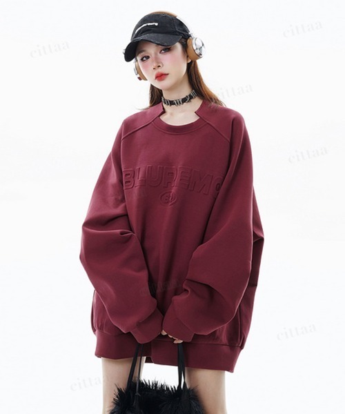 Dalfwin(ダールフィン)の「韓国ファッション BLUREMO変形襟エンボス加工ロゴスウェット(スウェット・レディース・ブラック/ワインレッド・FREE)」の11枚目の写真