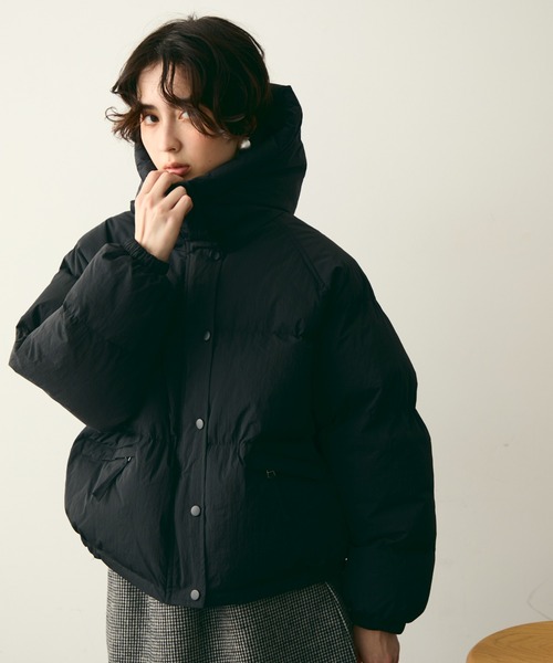 Trish（トリッシュ）の「フードパフィーショートジャケット（ダウンジャケット/コート・レディース・ブラック/ホワイト/ブラウン・FREE）」の2枚目の写真