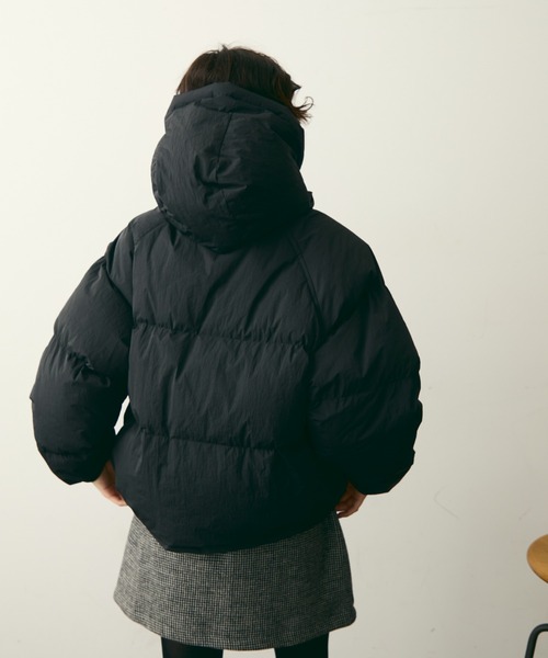 Trish（トリッシュ）の「フードパフィーショートジャケット（ダウンジャケット/コート・レディース・ブラック/ホワイト/ブラウン・FREE）」の6枚目の写真
