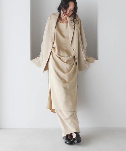 KBF（ケイビーエフ）の「ドロストサテンキャミワンピース（ワンピース・レディース・ブラウン/ベージュ・ONE）」の18枚目の写真