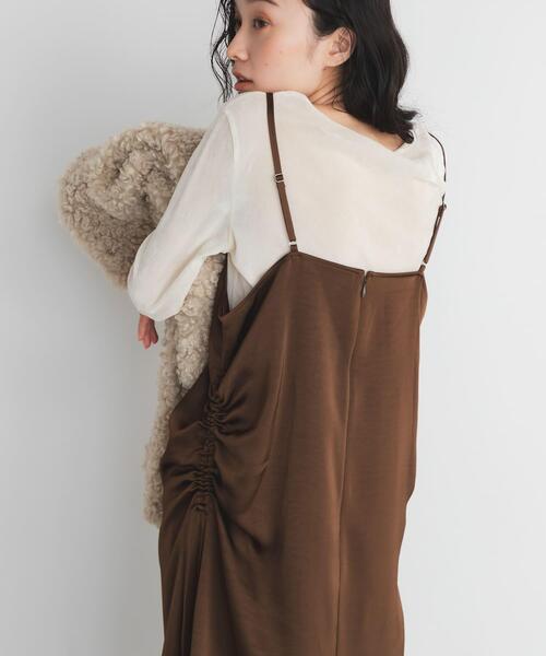 KBF（ケイビーエフ）の「ドロストサテンキャミワンピース（ワンピース・レディース・ブラウン/ベージュ・ONE）」の3枚目の写真