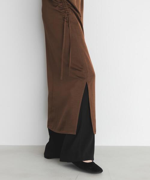 KBF（ケイビーエフ）の「ドロストサテンキャミワンピース（ワンピース・レディース・ブラウン/ベージュ・ONE）」の16枚目の写真