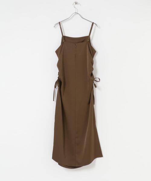 KBF（ケイビーエフ）の「ドロストサテンキャミワンピース（ワンピース・レディース・ブラウン/ベージュ・ONE）」の10枚目の写真