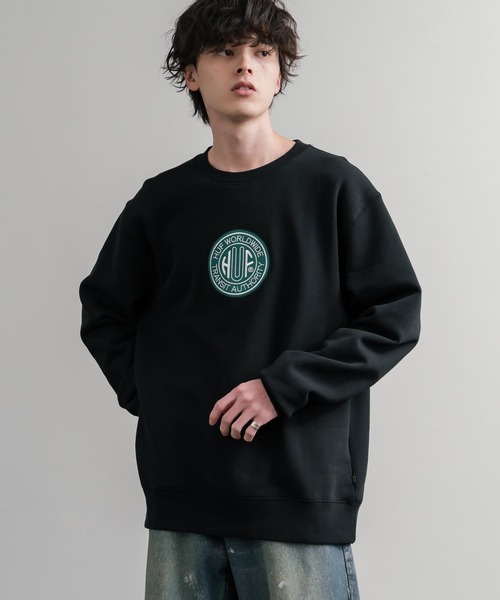 HUF(ハフ)の「HUF ハフ TRANSIT AUTHORITY CREWNECK オーバーサイズ裏起毛トレーナースウェット(スウェット・メンズ・ブラック/オフホワイト・M/L/XL)」の2枚目の写真
