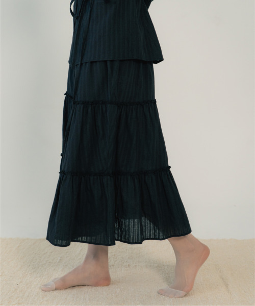 ZIZEMUSEUM(ジゼミュージアム)の「JACQUARD TIERED SKIRT (BLACK)(スカート・レディース・その他・SMALL/MEDIUM/LARGE)」の3枚目の写真