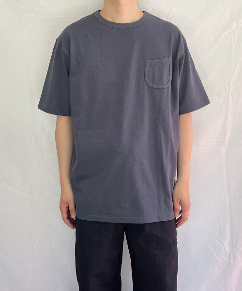 YOUNEEDGARMENTS(ユーニーズガーメンツ)の「ラウンドポケットS/Sティーシャツ(チャコール)(Tシャツ/カットソー・メンズ・その他・40/42)」の3枚目の写真