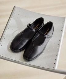 ストラップシューズ ワンストラップシューズ 靴」に該当する