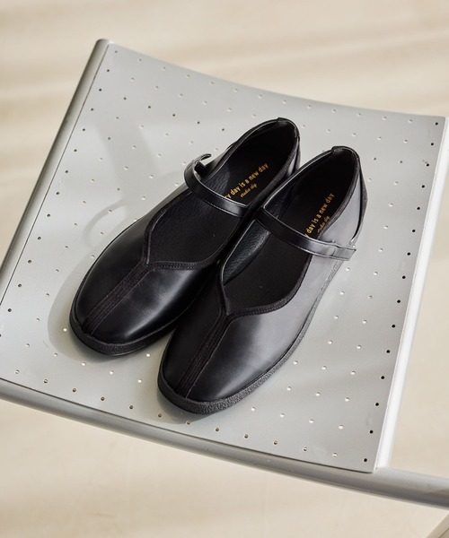 studio CLIP（スタディオクリップ）の「ワンストラップアソートスニーカー（スニーカー・レディース・ブラック/オフホワイト/その他1・MEDIUM/LARGE）」の2枚目の写真