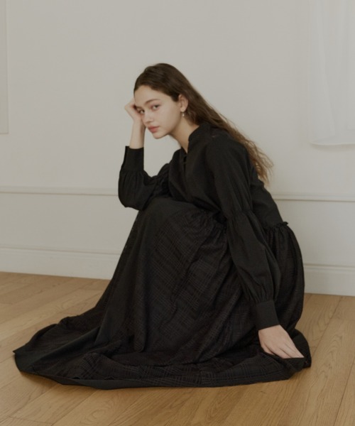OLUN(オルン)の「docking layered onepiece/ドッキングレイヤードワンピース(ワンピース・レディース・ブラック/アイボリー・SMALL/X-SMALL/FREE)」の6枚目の写真