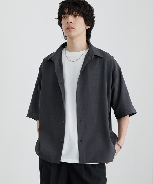 MONO-MART(モノマート)の「ハイツイステッドツイル サイドスリット レギュラーカラー 半袖シャツ/速乾&UVカット&イージーケア【セットアップ対応】(シャツ/ブラウス・メンズ・オフホワイト/ダークネイビー/モカ/ダークグレー/グレイッシュベージュ/グレー系・S/L/M)」の9枚目の写真