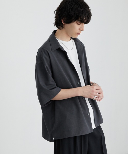 MONO-MART(モノマート)の「ハイツイステッドツイル サイドスリット レギュラーカラー 半袖シャツ/速乾&UVカット&イージーケア【セットアップ対応】(シャツ/ブラウス・メンズ・オフホワイト/ダークネイビー/モカ/ダークグレー/グレイッシュベージュ/グレー系・S/L/M)」の10枚目の写真