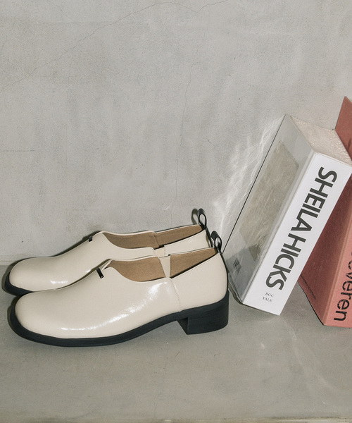 GRISE（グリーズ）の「GRISEオブリークマニッシュ（その他シューズ・レディース・ブラック/アイボリー・24cm/23.5cm/23cm/22.5cm/22cm/25cm/24.5cm）」の2枚目の写真