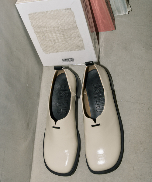 GRISE（グリーズ）の「GRISEオブリークマニッシュ（その他シューズ・レディース・ブラック/アイボリー・24cm/23.5cm/23cm/22.5cm/22cm/25cm/24.5cm）」の3枚目の写真