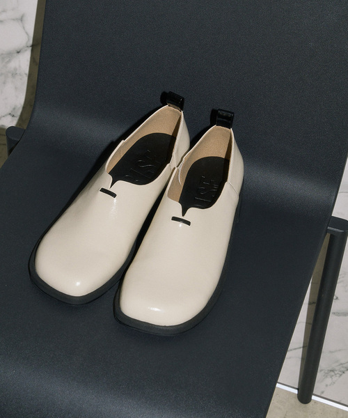 GRISE（グリーズ）の「GRISEオブリークマニッシュ（その他シューズ・レディース・ブラック/アイボリー・24cm/23.5cm/23cm/22.5cm/22cm/25cm/24.5cm）」の4枚目の写真