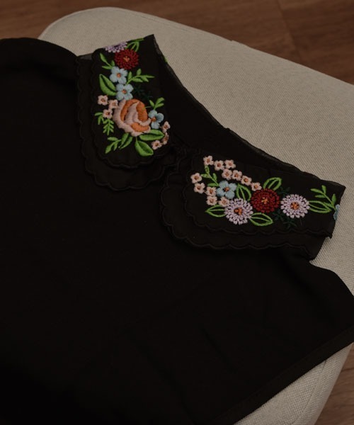 TONE SELECT GOODS（トーンセレクトグッズ）の「【resonance】フラワー刺繍 カラフル つけ襟/フェイクシャツ【マルチウェイ】（付け襟・レディース・ホワイト系/ブラック系・FREE）」の7枚目の写真