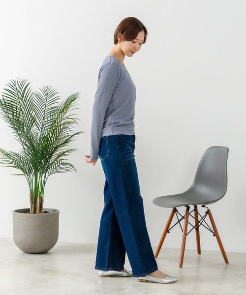 fort point(フォーポイント)の「【C-FORT POINT/フォートポイント】【繊細なシャーリング加工がさりげない立体感をプラス】カットシャーリングロンT 柔らかい カットソー 程よいフィット感 シンプル デイリーユース(Tシャツ/カットソー・レディース・ブルー/グレー/ブラック/アイボリー・MEDIUM)」の17枚目の写真