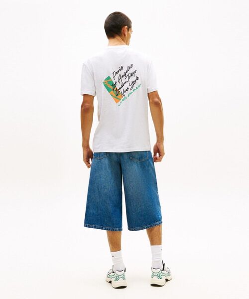 tommy jeans(トミー ジーンズ)の「サインシフトレギュラーショートスリーブTシャツ(Tシャツ/カットソー・メンズ・マルチ/ライトグレー系1・X-LARGE/SMALL/MEDIUM/X-SMALL/LARGE)」の3枚目の写真