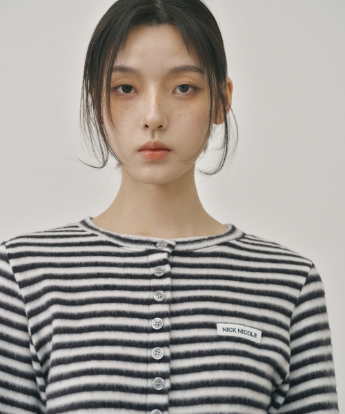 NICK&NICOLE(ニックアンドニコール)の「STRIPE CROP BUTTON CARDIGAN_IVORY(カーディガン/ボレロ・レディース・その他・MEDIUM/LARGE)」の3枚目の写真