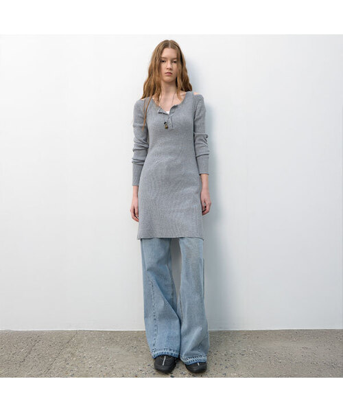 ATELIER NAIN(アトリエナイン)の「SHOULDER CUTOUT KNIT DRESS (OP-6313)(ワンピース・レディース・ブラック/ヘザーグレー・FREE)」の1枚目の写真