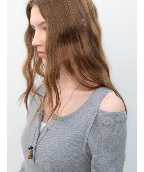 ATELIER NAIN(アトリエナイン)の「SHOULDER CUTOUT KNIT DRESS (OP-6313)(ワンピース・レディース・ブラック/ヘザーグレー・FREE)」の4枚目の写真
