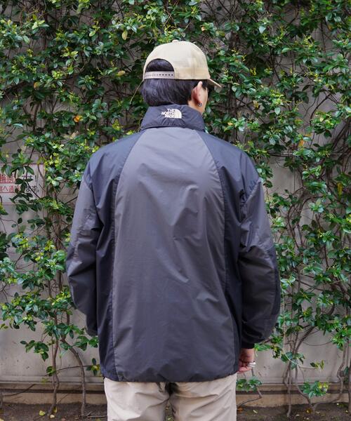 THE NORTH FACE(ザノースフェイス)の「THE NORTH FACE/ザ・ノース・フェイス Chimney Wind Jacket チムニーウインドジャケット NP22650(ナイロンジャケット・メンズ・ブラック/グレー系その他6・M/L/XL)」の4枚目の写真