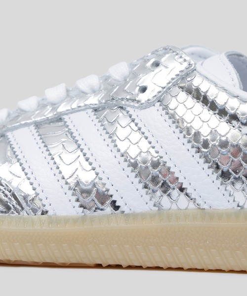 adidas Originals(アディダスオリジナルス)の「adidas W SAMBA OG OOX08/IH9016(スニーカー・レディース・シルバー・24cm/24.5cm/23.5cm/23cm)」の9枚目の写真