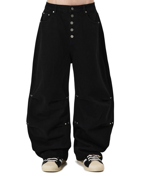 OY（オーワイ）の「『OY/オーワイ』TUCK WIDE VOLUME PANTS/タックワイドボリューム パンツ（その他パンツ・メンズ・ブラック・L/M/S）」の2枚目の写真