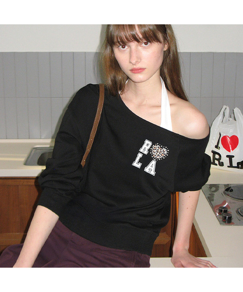 ROLAROLA(ロラロラ)の「I LOVE ROLA OFF SHOULDER SWEATSHIRT BLACK(スウェット・レディース・ブラック・FREE)」の1枚目の写真
