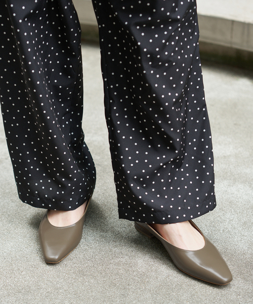 Spick & Span（スピックアンドスパン）の「Spick & Span バックストラップパンプス（パンプス・レディース・シルバー/ベージュ系その他/アイボリー・36/37/38）」の2枚目の写真