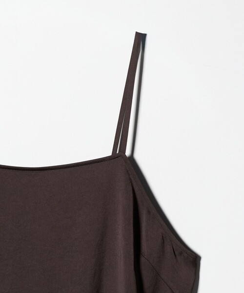 green label relaxing（グリーンレーベルリラクシング）の「ライトサテン キャミソール ワンピース（ワンピース・レディース・ブラック/オフホワイト/ダークブラウン・FREE）」の4枚目の写真