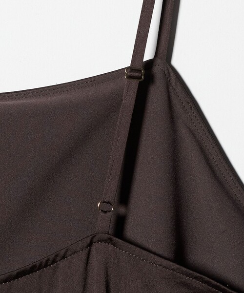 green label relaxing（グリーンレーベルリラクシング）の「ライトサテン キャミソール ワンピース（ワンピース・レディース・ブラック/オフホワイト/ダークブラウン・FREE）」の7枚目の写真