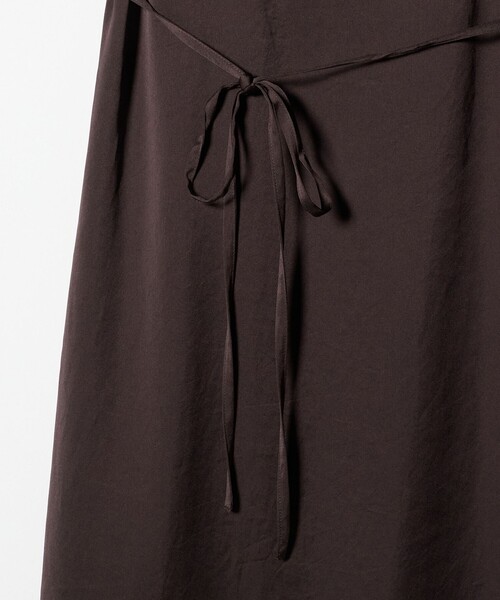 green label relaxing（グリーンレーベルリラクシング）の「ライトサテン キャミソール ワンピース（ワンピース・レディース・ブラック/オフホワイト/ダークブラウン・FREE）」の8枚目の写真