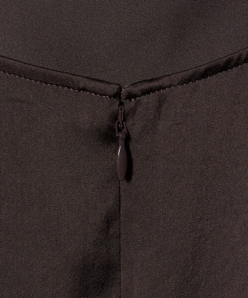 green label relaxing（グリーンレーベルリラクシング）の「ライトサテン キャミソール ワンピース（ワンピース・レディース・ブラック/オフホワイト/ダークブラウン・FREE）」の9枚目の写真