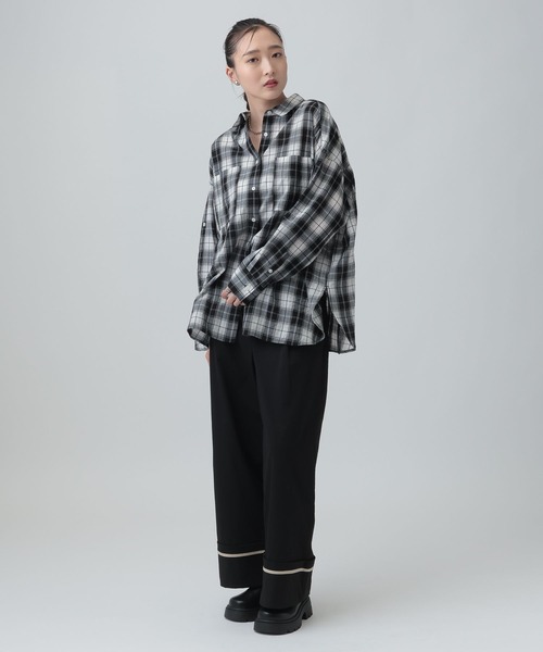 LEPSIM（レプシィム）の「ターンナップ配色ラインパンツ　637618（その他パンツ・レディース・グレイッシュベージュ/ブラック・MEDIUM/LARGE）」の8枚目の写真