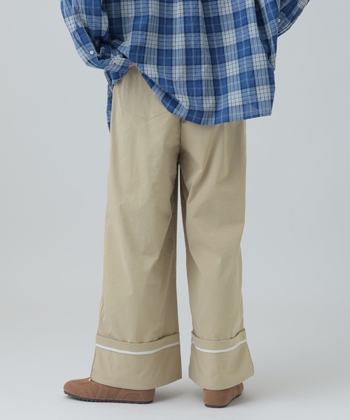 LEPSIM（レプシィム）の「ターンナップ配色ラインパンツ　637618（その他パンツ・レディース・グレイッシュベージュ/ブラック・MEDIUM/LARGE）」の11枚目の写真