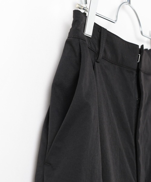 LEPSIM（レプシィム）の「ターンナップ配色ラインパンツ　637618（その他パンツ・レディース・グレイッシュベージュ/ブラック・MEDIUM/LARGE）」の17枚目の写真