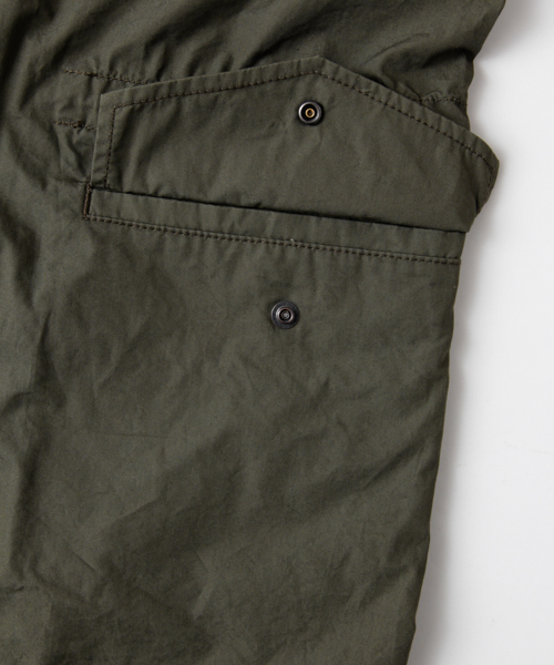 Alpha Industries(アルファインダストリーズ)の「ALPHA INDUSTRIES×URBAN RESEARCH iD 別注M-65COAT(ミリタリージャケット・メンズ・ベージュ/カーキ・SMALL/LARGE/MEDIUM)」の13枚目の写真