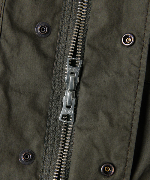 Alpha Industries(アルファインダストリーズ)の「ALPHA INDUSTRIES×URBAN RESEARCH iD 別注M-65COAT(ミリタリージャケット・メンズ・ベージュ/カーキ・SMALL/LARGE/MEDIUM)」の15枚目の写真
