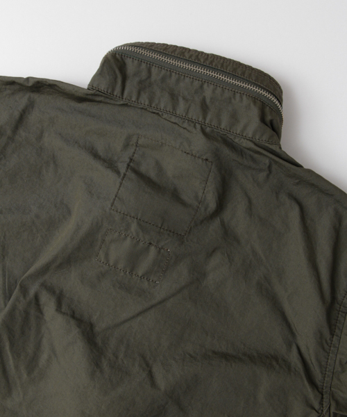 Alpha Industries(アルファインダストリーズ)の「ALPHA INDUSTRIES×URBAN RESEARCH iD 別注M-65COAT(ミリタリージャケット・メンズ・ベージュ/カーキ・SMALL/LARGE/MEDIUM)」の8枚目の写真