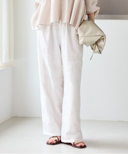 ROPE' PICNIC（ロペピクニック）の「スクエア刺繍イージーワイドパンツ（その他パンツ・レディース・ブラック/ダークブラウン/ホワイト・M/S）」の2枚目の写真